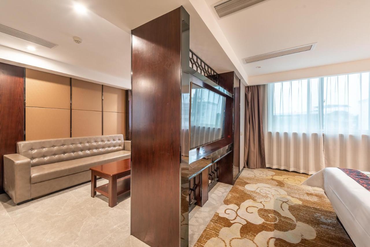 Days Hotel Yishun Гуйлинь Экстерьер фото